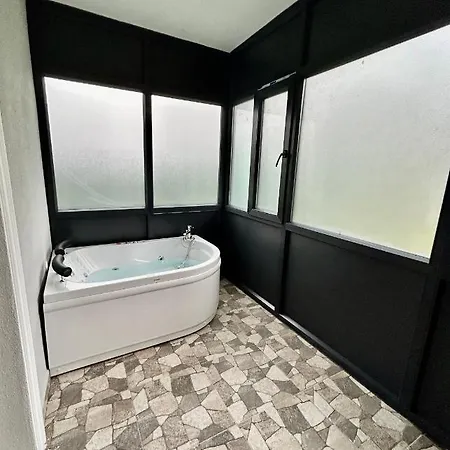 Appartement With Heated Pool In Large Garden *