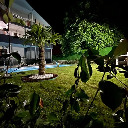 Appartement With Heated Pool In Large Garden