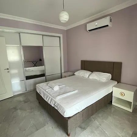 With Heated Pool In Large Garden Appartement *